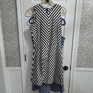 Set Of 2 J. McLaughlin Striped Sleeveless Dresses White Black Blue Size Large​​​